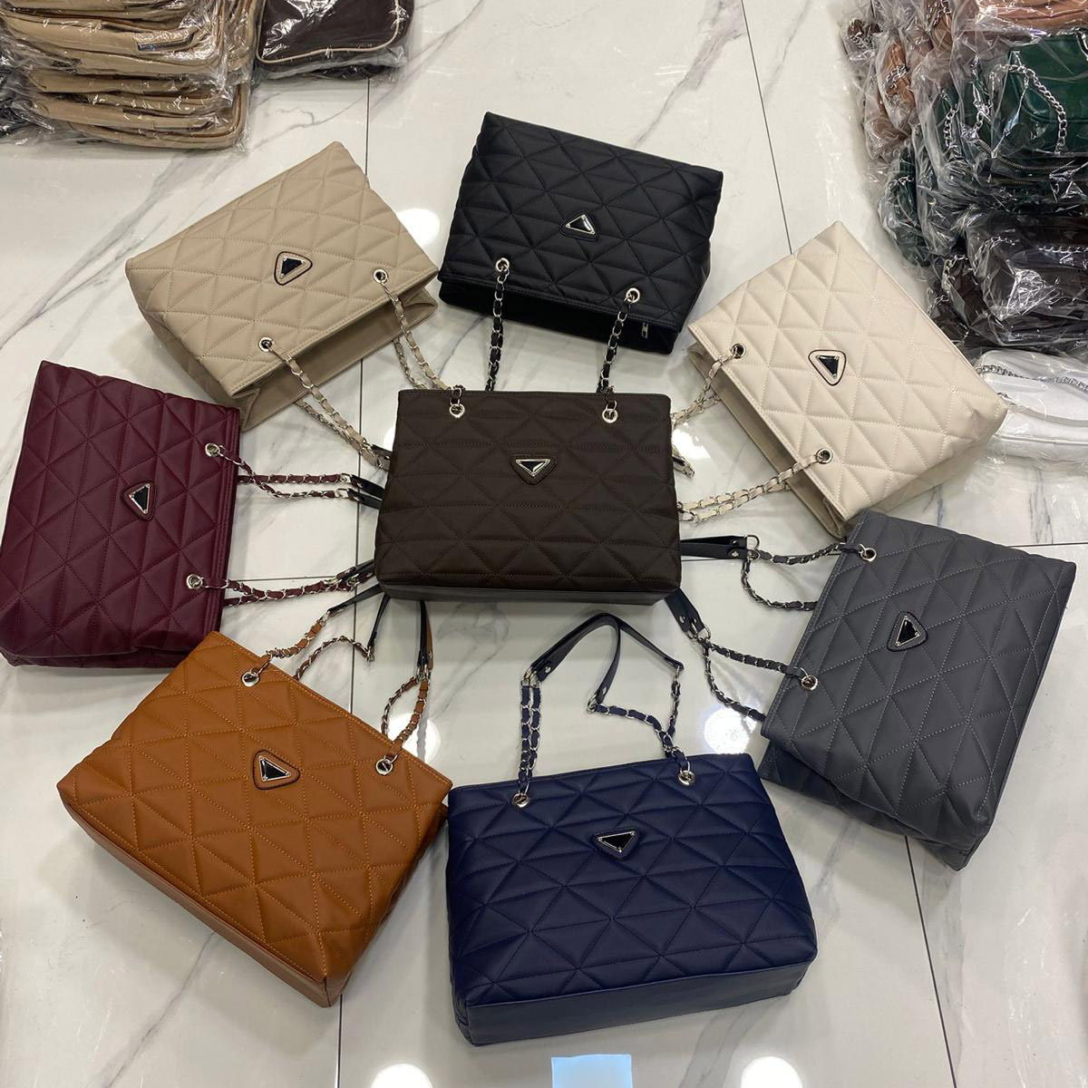 Zincirli Kapitone Çanta